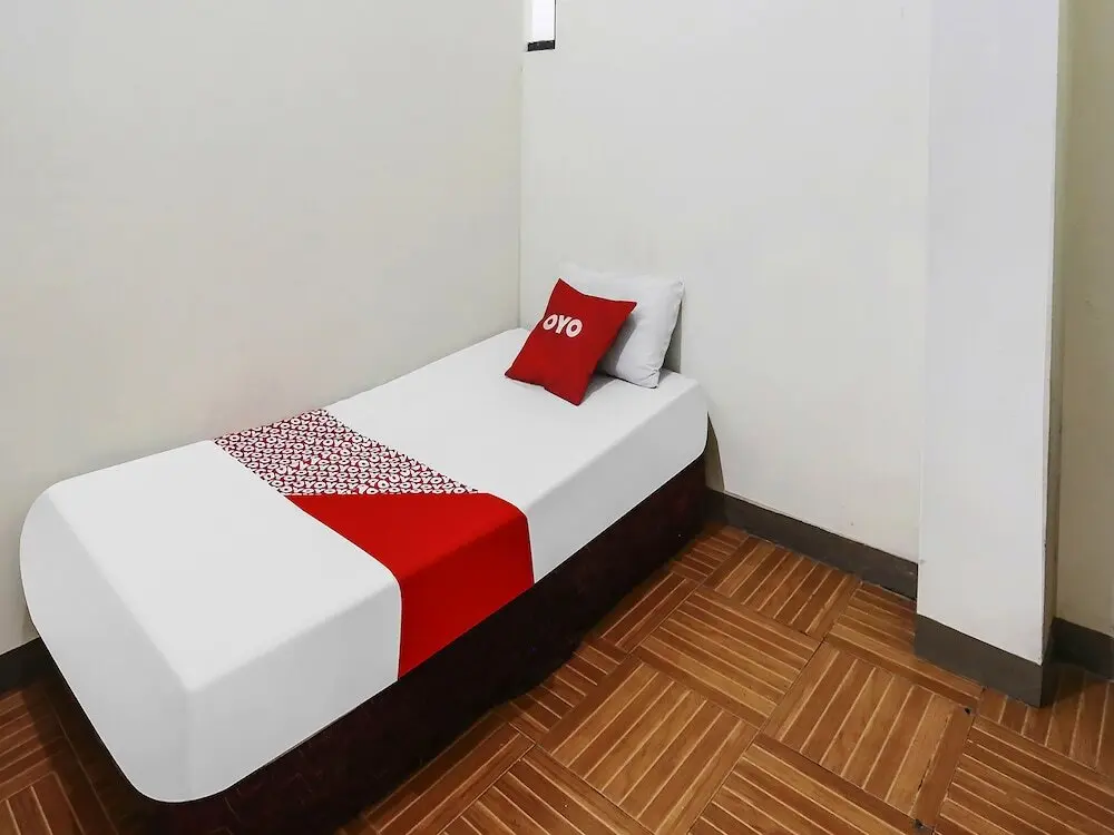 Тенггаронг: OYO 90825 Hotel Lizha 2