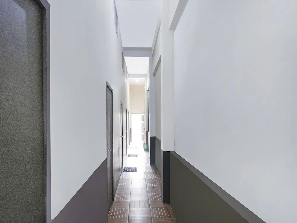 Тенггаронг: OYO 90825 Hotel Lizha 2