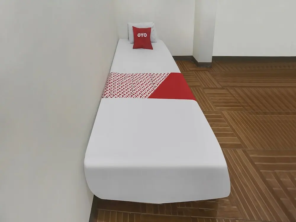 Тенггаронг: OYO 90825 Hotel Lizha 2