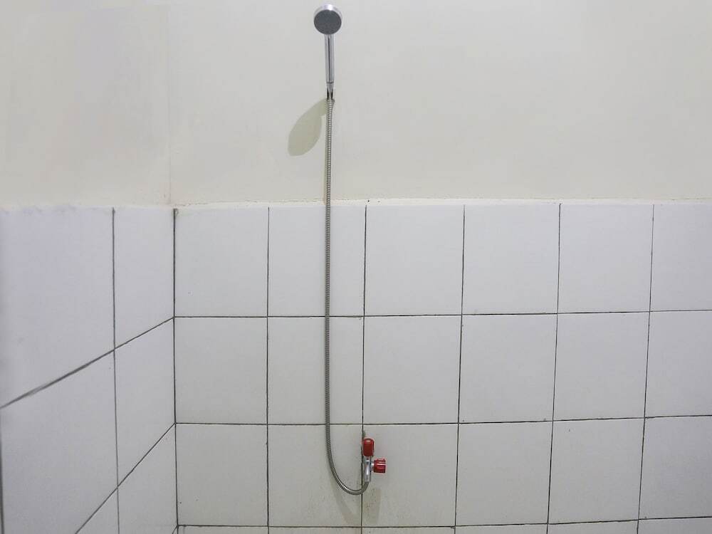Тенггаронг: OYO 90825 Hotel Lizha 2