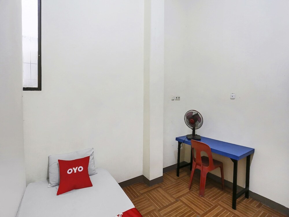 Тенггаронг: OYO 90825 Hotel Lizha 2
