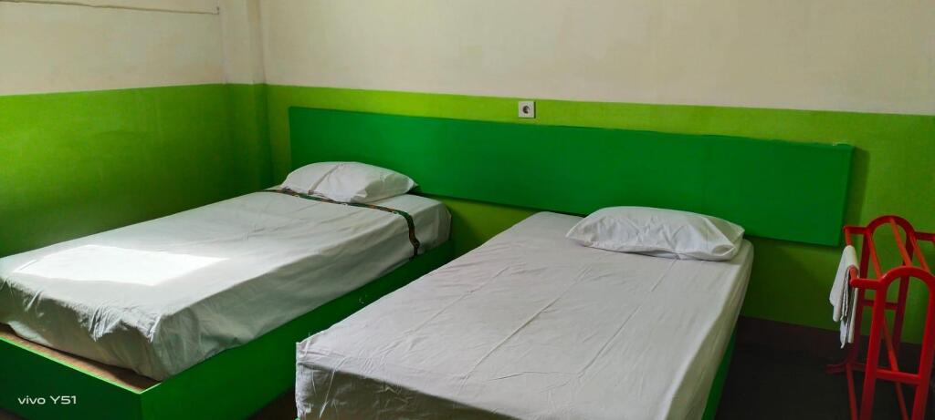 Тенггаронг: OYO 90825 Hotel Lizha 2