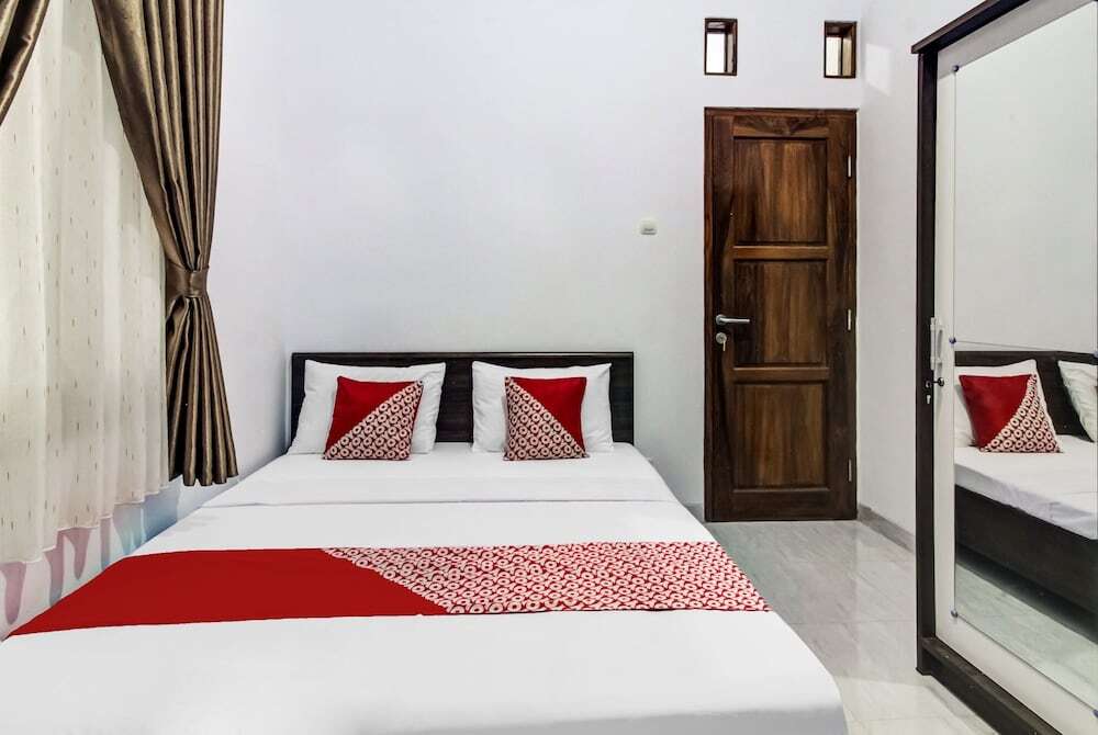 Чиребон: OYO 91243 Bina Syariah Guest House