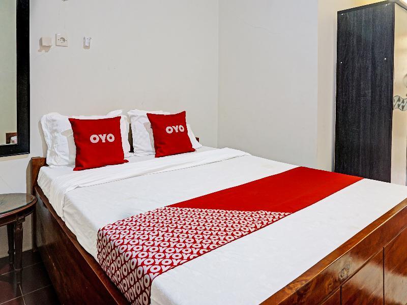 Тулунгагунг: Oyo 91502 Kost Bu Lilies Syariah