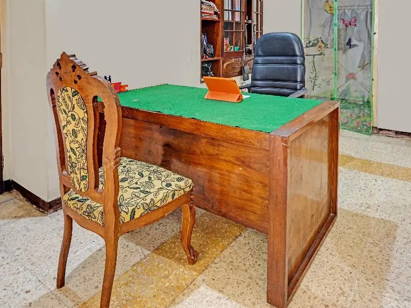 Тулунгагунг: Oyo 91502 Kost Bu Lilies Syariah