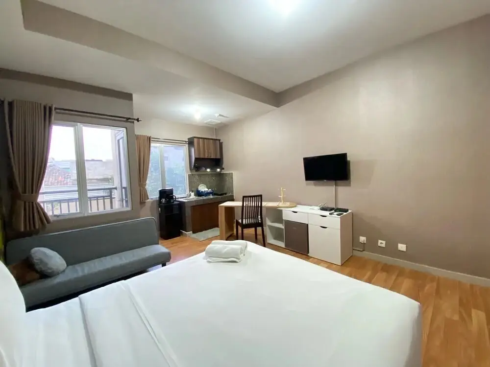 Бандунг: Spacious Studio Room At Sudirman Suites Bandung Apartment