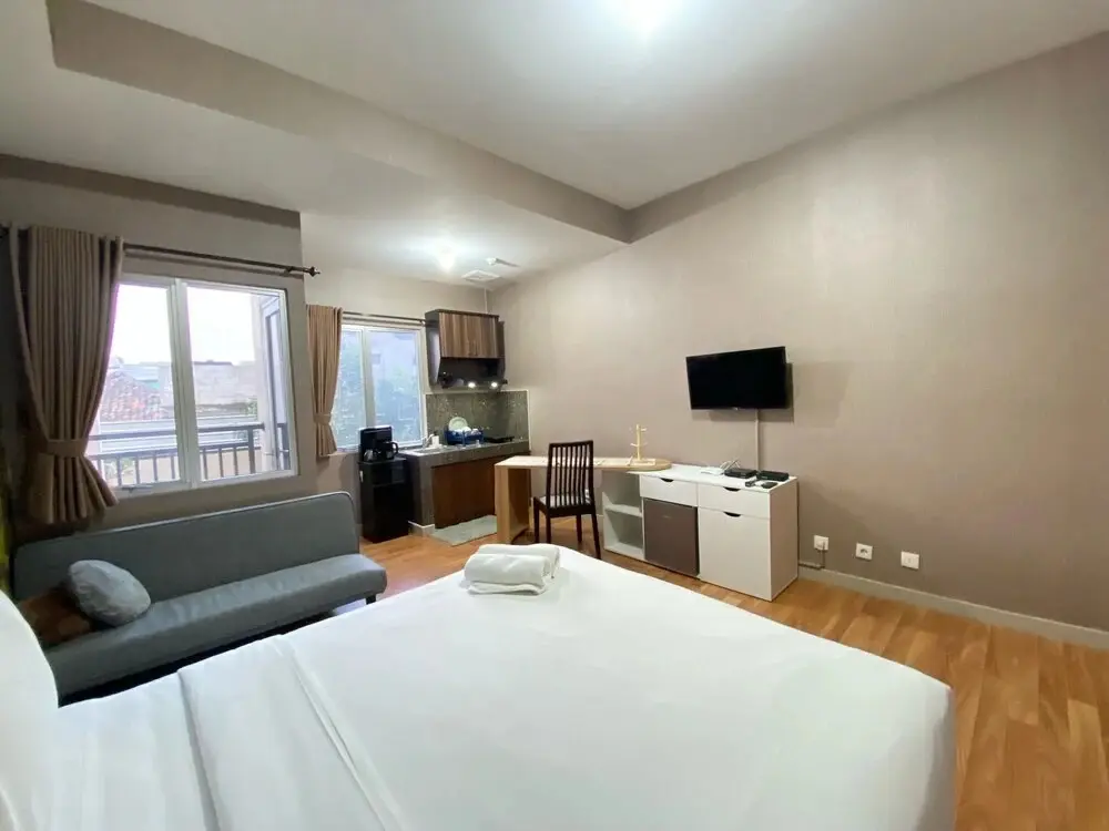 Бандунг: Spacious Studio Room At Sudirman Suites Bandung Apartment