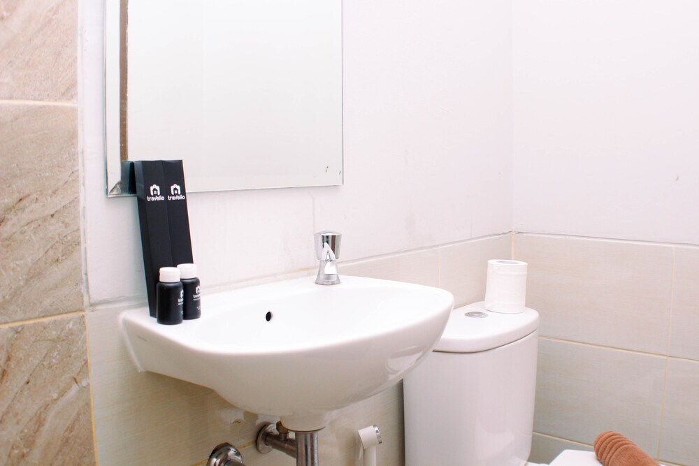 Бекаси: Good Deal And Restful Studio Apartment Transpark Juanda