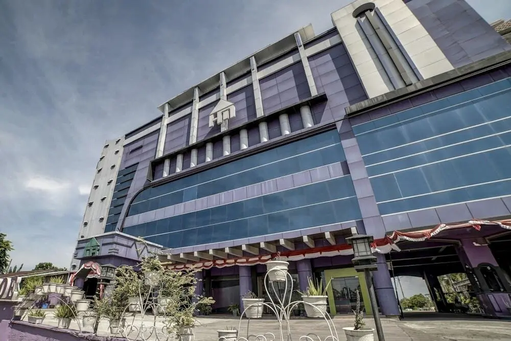 Бирёэн: Capital O 90601 Hotel Meuligoe