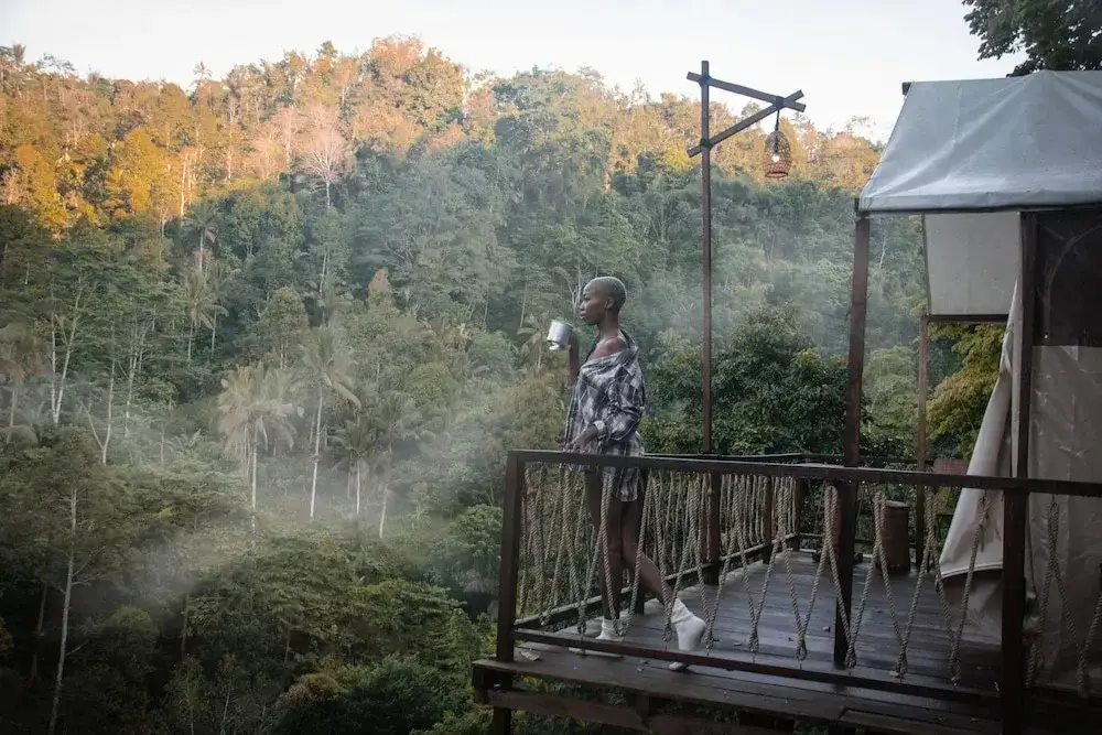 Кубутамбахан: Glamping tent near the waterfall