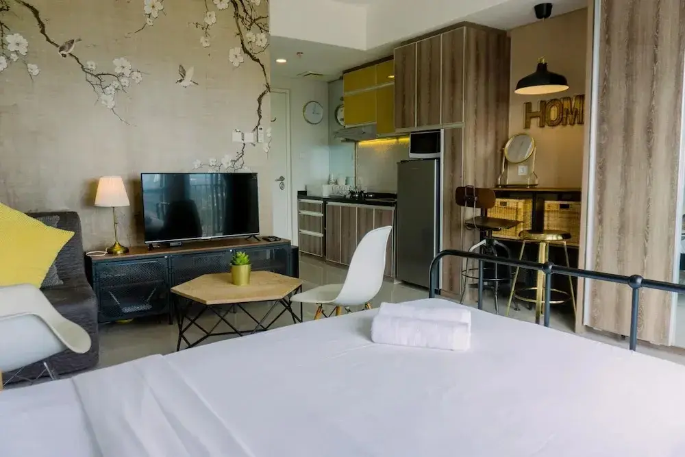 Южный Тангеранг: Cozy Studio Bintaro Plaza Residence Breeze Tower Apartment