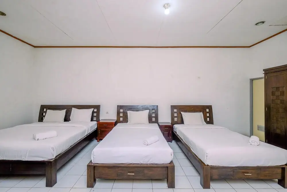 Читарингул: Modern Look Studio At Graha Wishnu Guest House