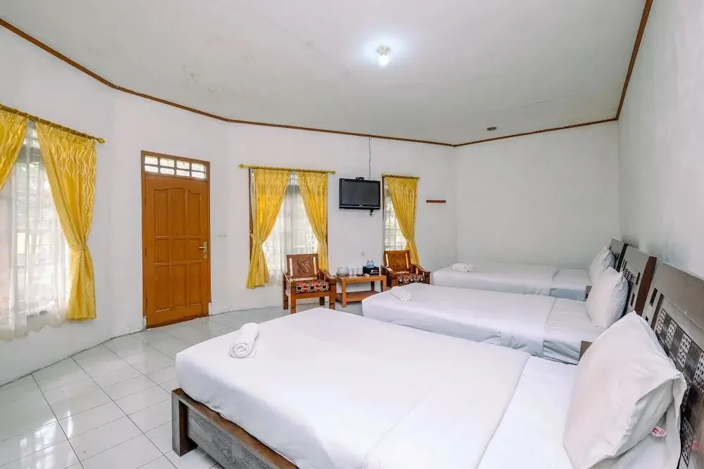 Читарингул: Modern Look Studio At Graha Wishnu Guest House