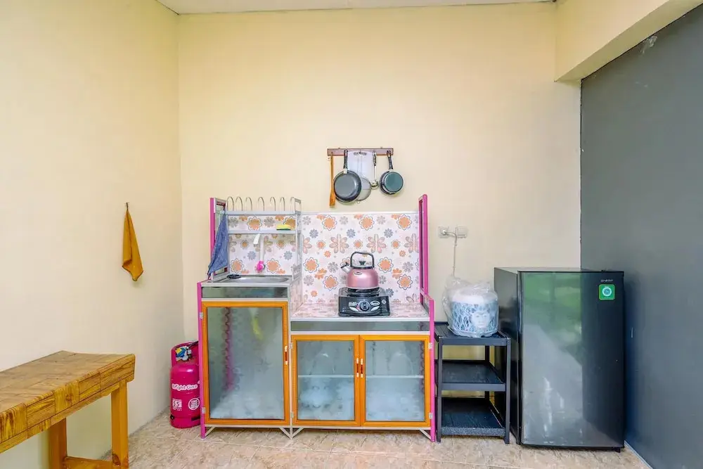 Читарингул: Homey And Simply Studio At Graha Wishnu Guest House
