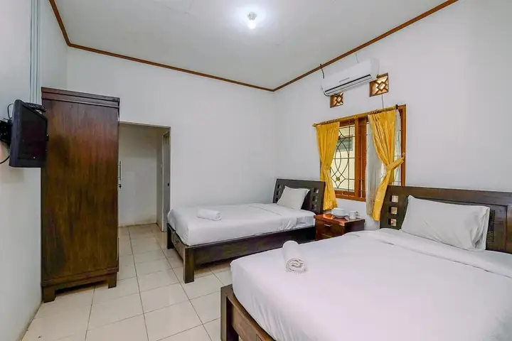 Читарингул: Minimalist Studio Room At Graha Wishnu Guest House