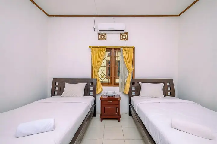 Читарингул: Minimalist Studio Room At Graha Wishnu Guest House