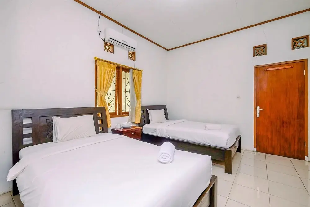 Читарингул: Minimalist Studio Room At Graha Wishnu Guest House