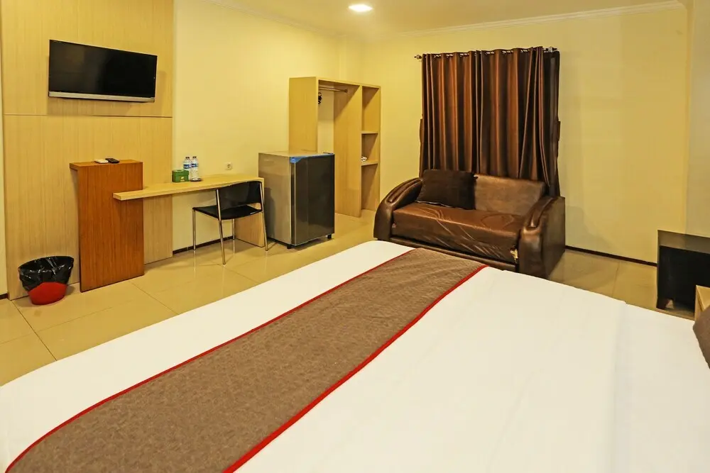 Южный Тангеранг: Super OYO Townhouse OAK Hotel Fiducia Serpong