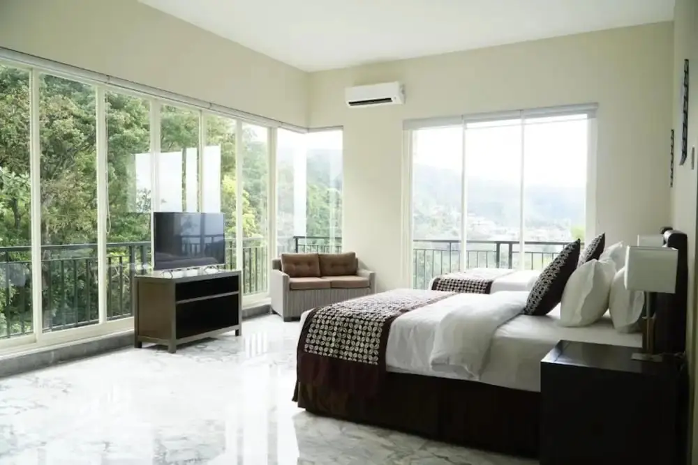 Травас: Arainn Bed And Breakfast Tretes Prigen by ecommerceloka