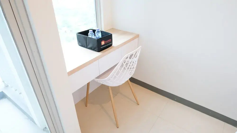 Сурабая: Cozy Stay Studio Connected With Mall At Supermall Mansion Apartment