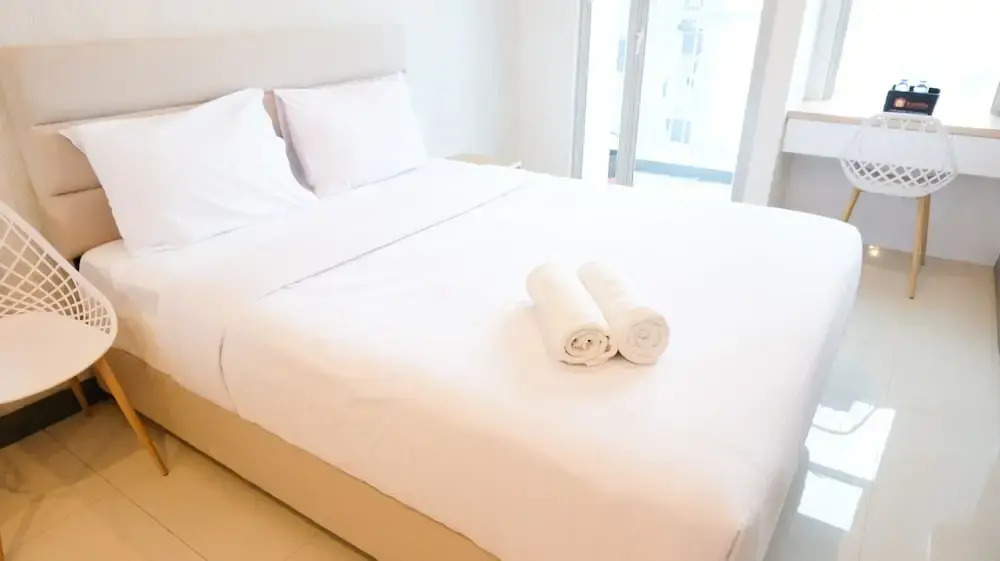 Сурабая: Cozy Stay Studio Connected With Mall At Supermall Mansion Apartment