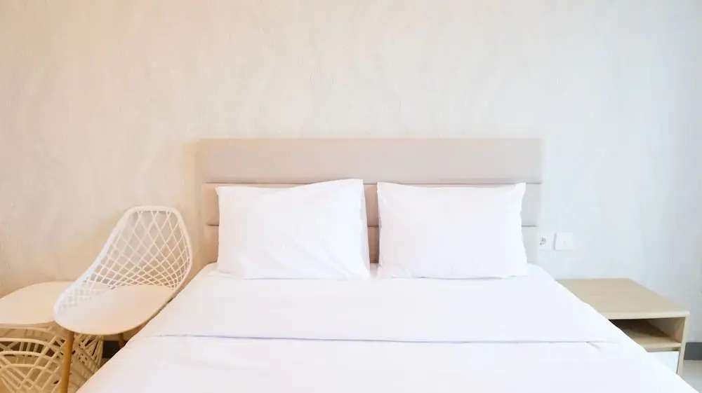 Сурабая: Cozy Stay Studio Connected With Mall At Supermall Mansion Apartment