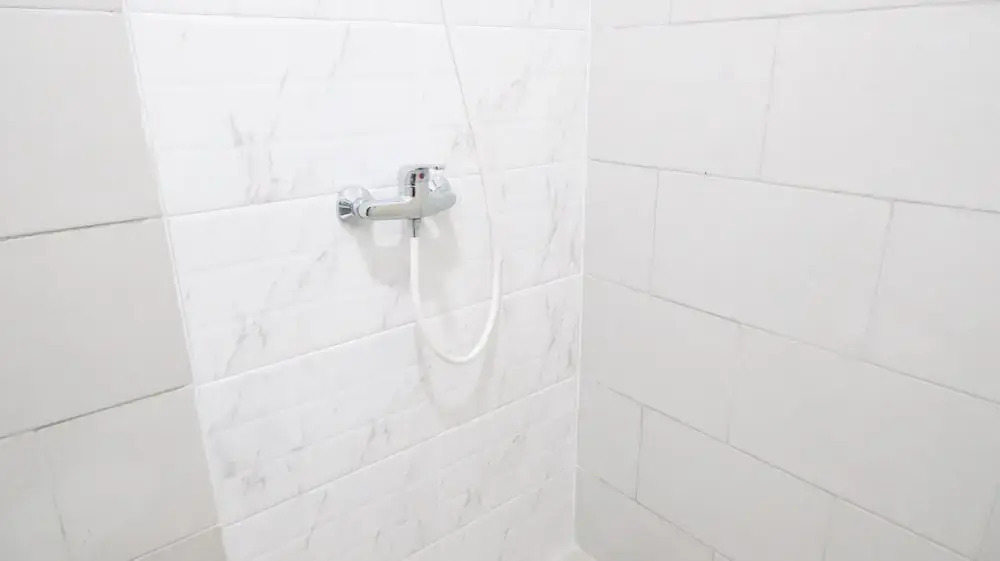 Сурабая: Cozy Stay Studio Connected With Mall At Supermall Mansion Apartment