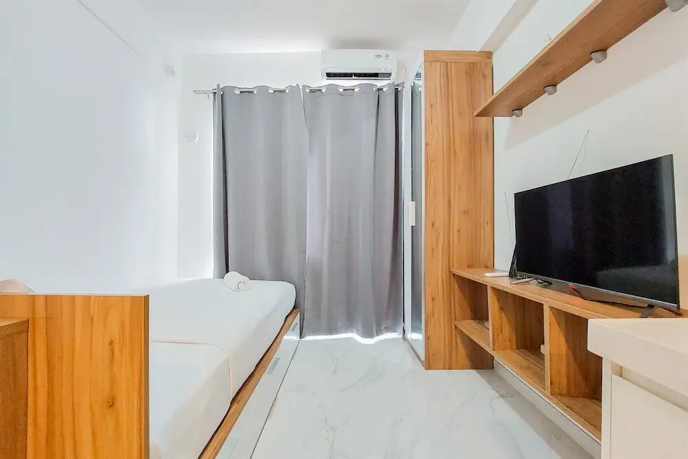 Legok: Homey And Warm Studio Room At Sky House Bsd Apartment