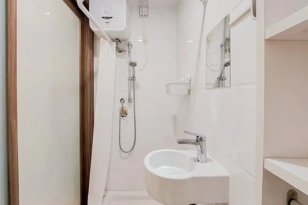Legok: Homey And Warm Studio Room At Sky House Bsd Apartment