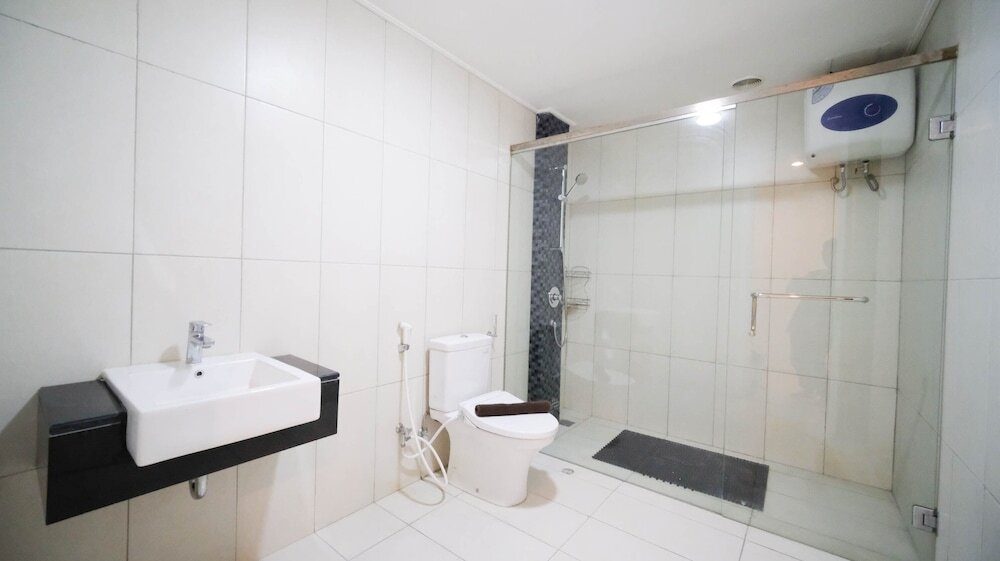 Сурабая: Spacious 2Br At The Via And The Vue Apartment Surabaya