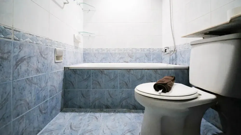 Сурабая: Best Deal And Homey 2Br At Taman Beverly Apartment