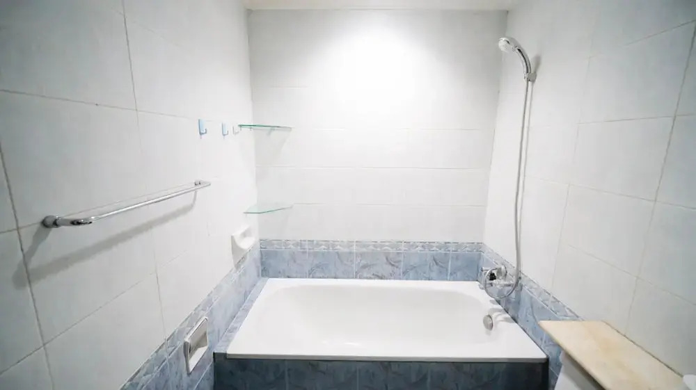 Сурабая: Best Deal And Homey 2Br At Taman Beverly Apartment
