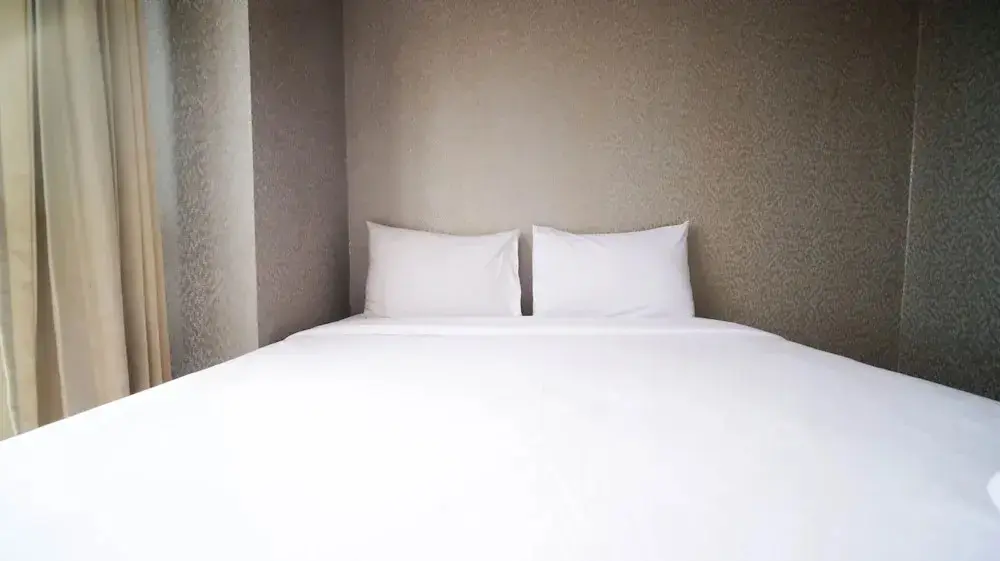 Сурабая: Best Deal And Homey 2Br At Taman Beverly Apartment