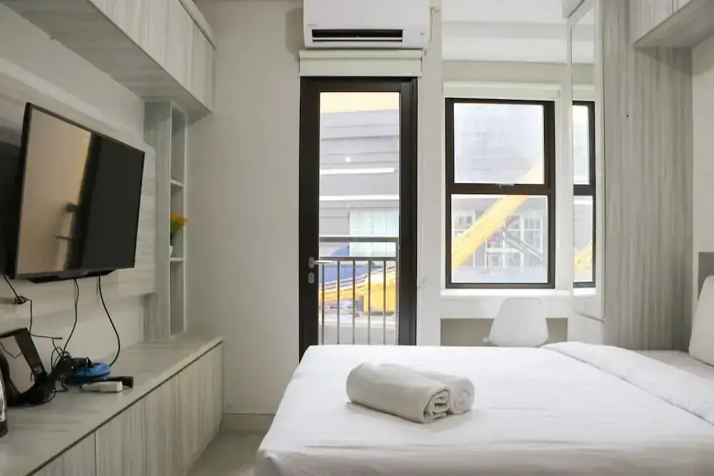 Депок: Cozy And Relaxing Studio At Transpark Cibubur Apartment
