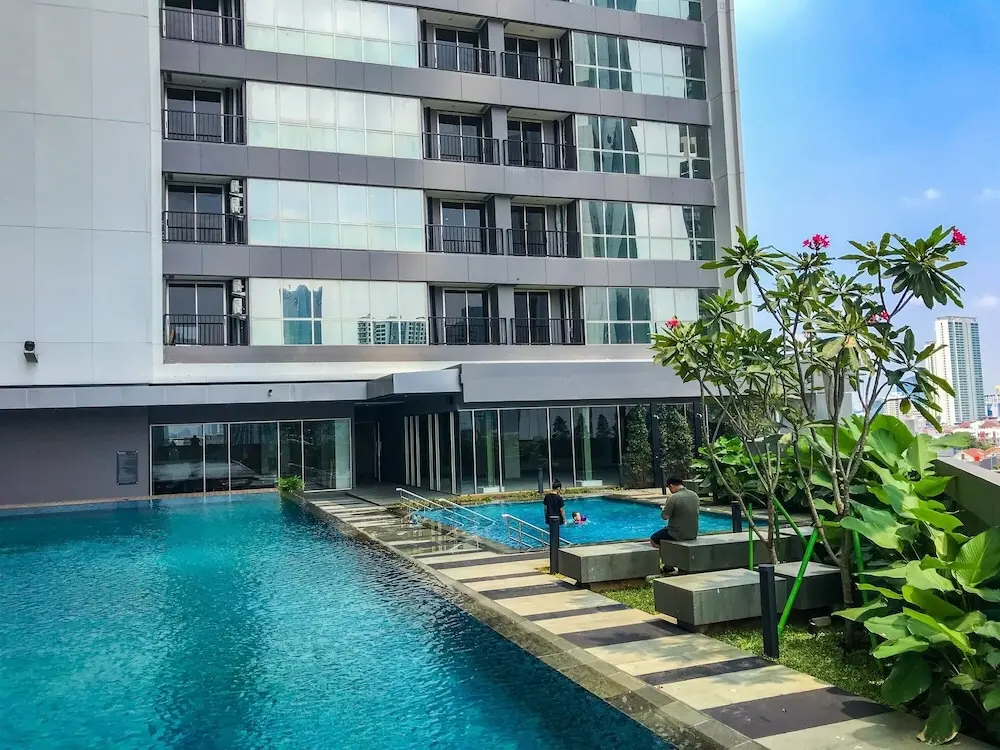 Джакарта: Elegant And Homey Studio Ciputra World 2 Apartment