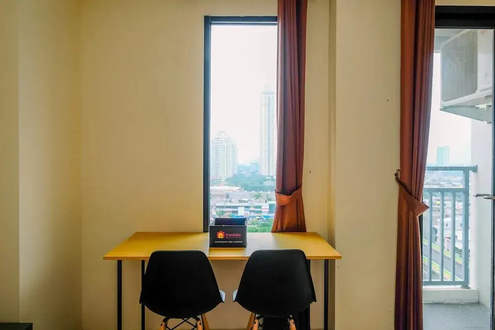 Джакарта: Comfort Studio Room At Kebayoran Icon Apartment