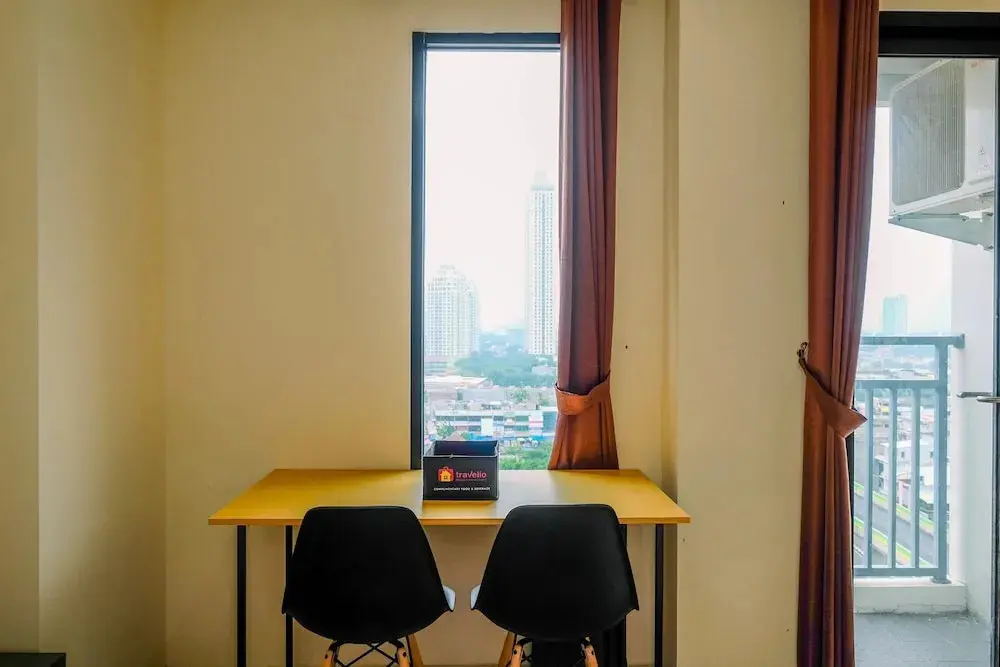 Джакарта: Comfort Studio Room At Kebayoran Icon Apartment