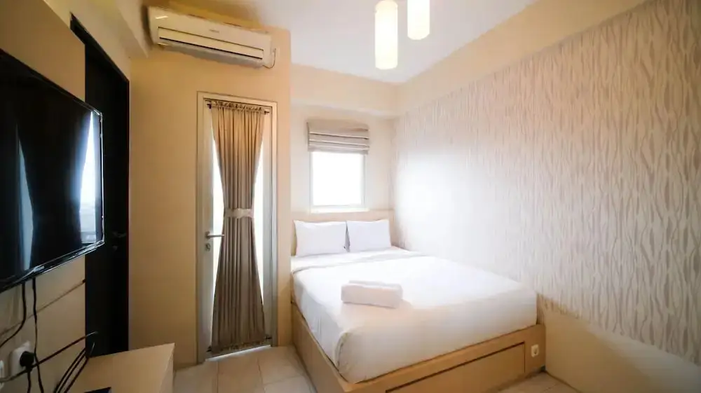 Сурабая: Compact And Comfy Studio At Puri Mas Apartment