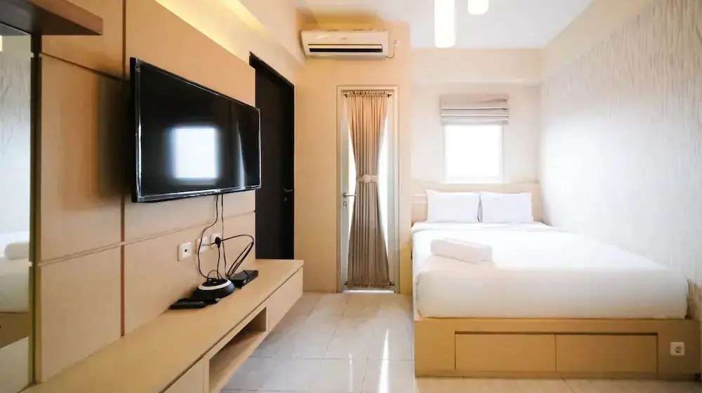 Сурабая: Compact And Comfy Studio At Puri Mas Apartment