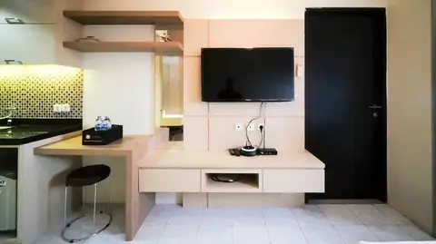 Compact And Comfy Studio At Puri Mas Apartment — фото 1