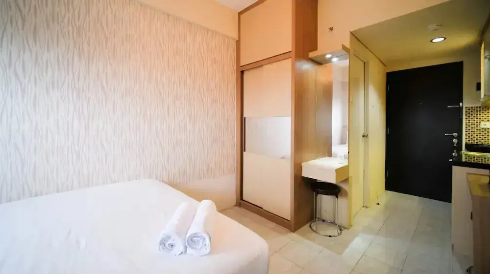 Сурабая: Compact And Comfy Studio At Puri Mas Apartment