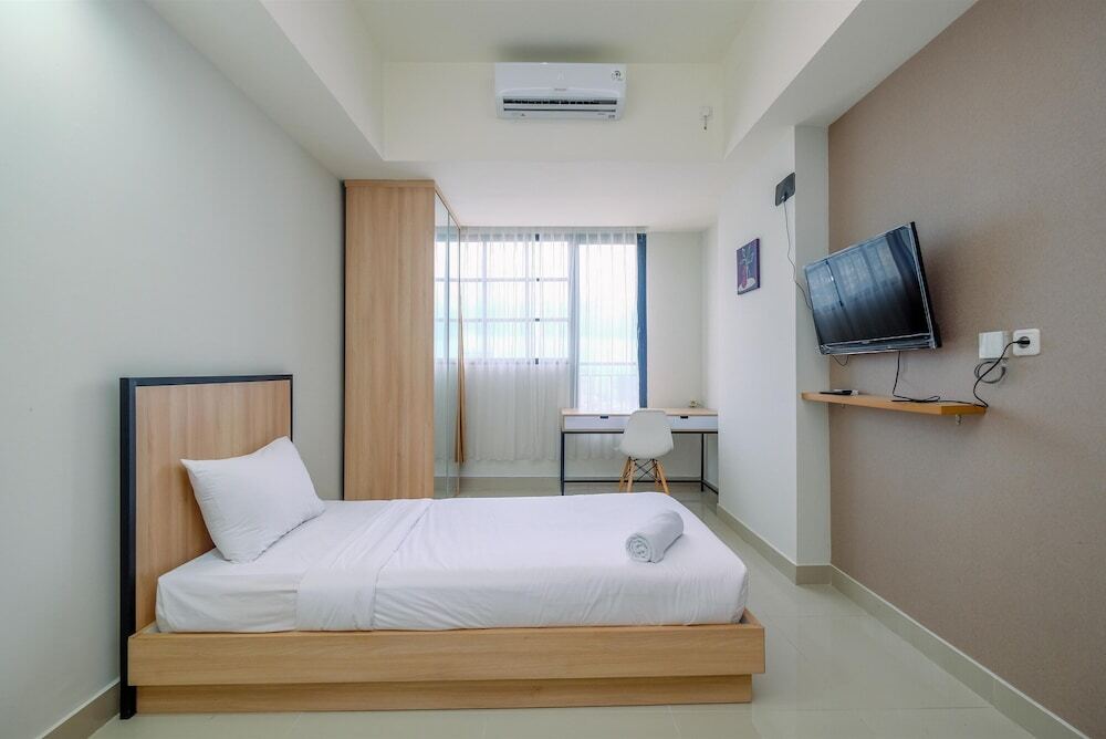 Депок: Minimalist Studio Room At Evenciio Margonda Apartment
