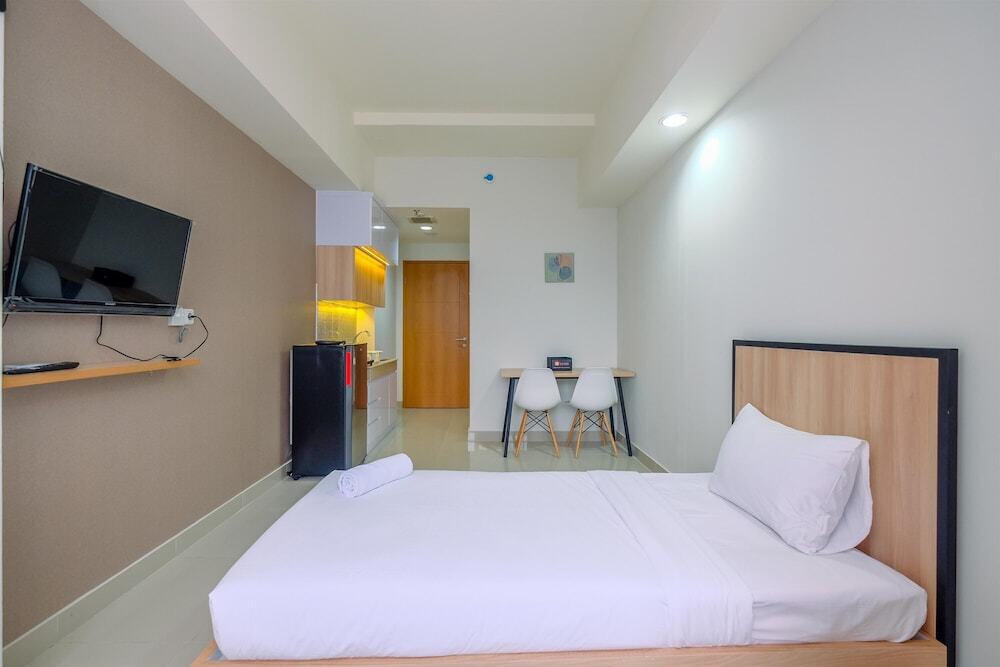 Депок: Minimalist Studio Room At Evenciio Margonda Apartment