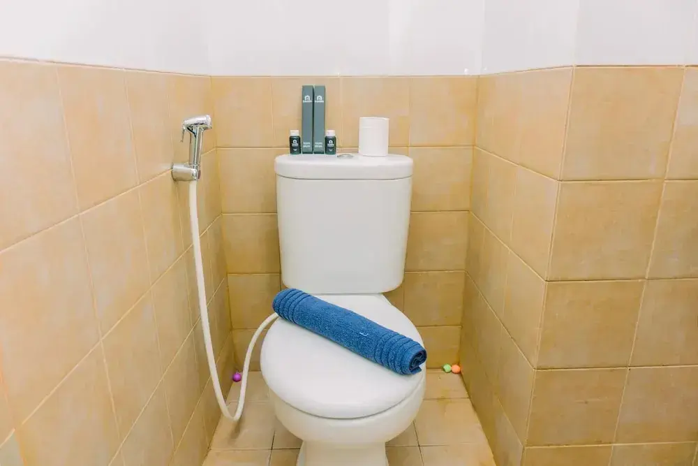 Джакарта: Minimalist And Best Deal 2Br Green Pramuka City Apartment
