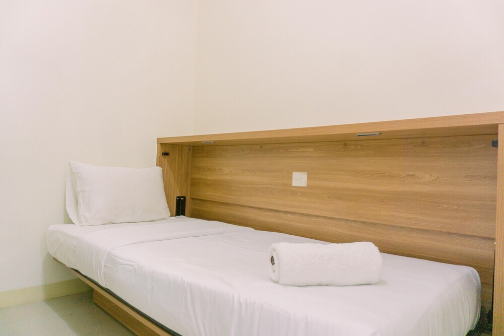 Джакарта: Minimalist And Best Deal 2Br Green Pramuka City Apartment