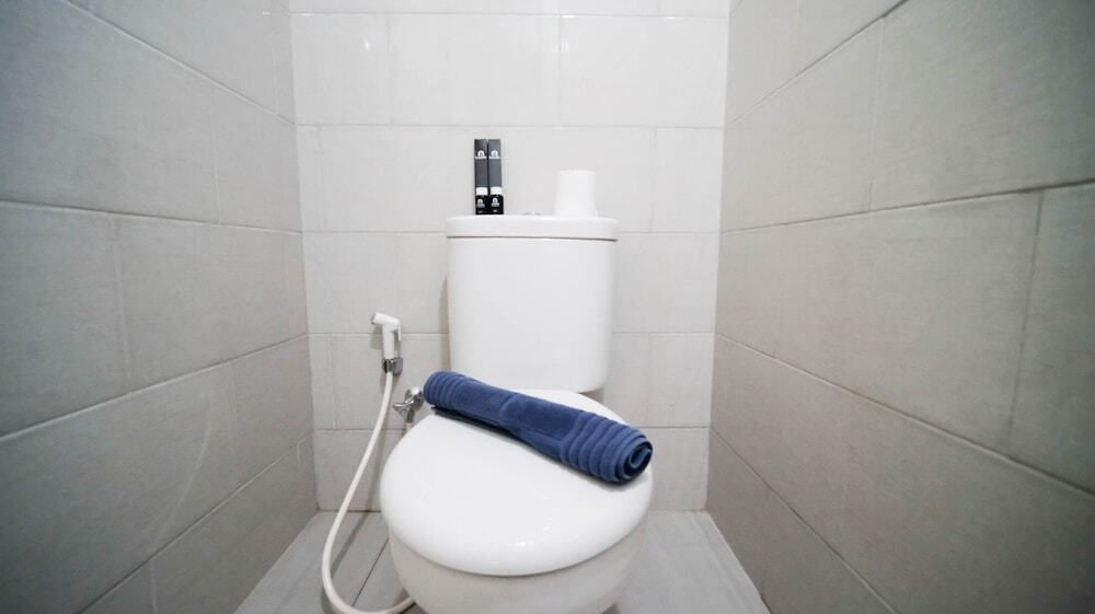 Сурабая: Nice And Comfy Studio At Supermall Mansion Apartment