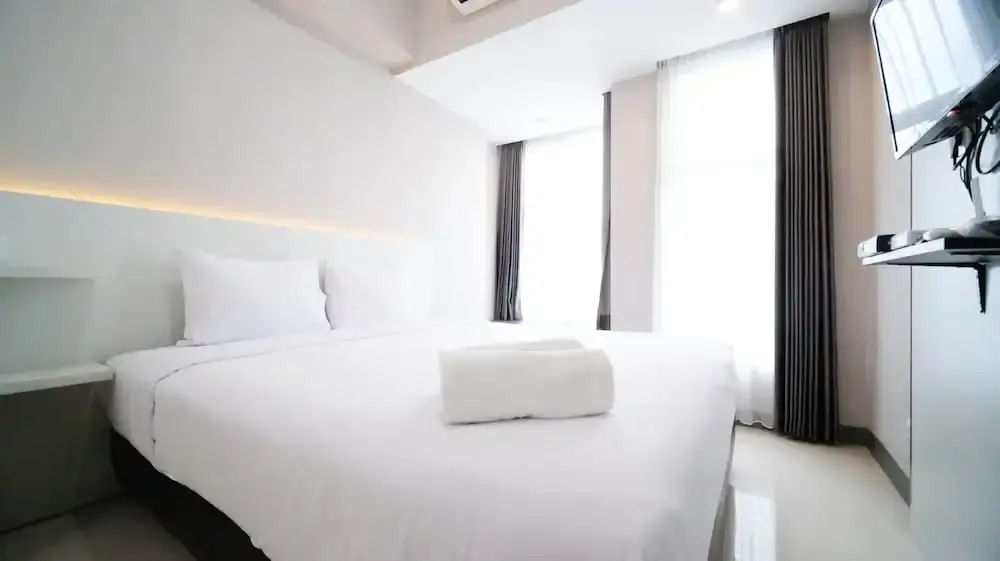 Сурабая: Nice And Comfy Studio At Supermall Mansion Apartment