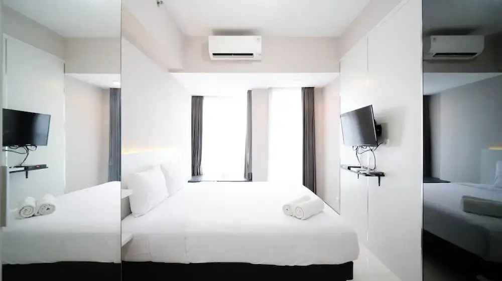 Сурабая: Nice And Comfy Studio At Supermall Mansion Apartment