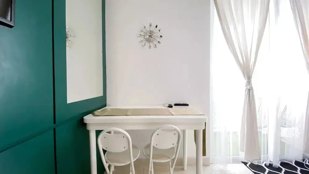 Джакарта: Modern Classic Studio At West Vista Apartment