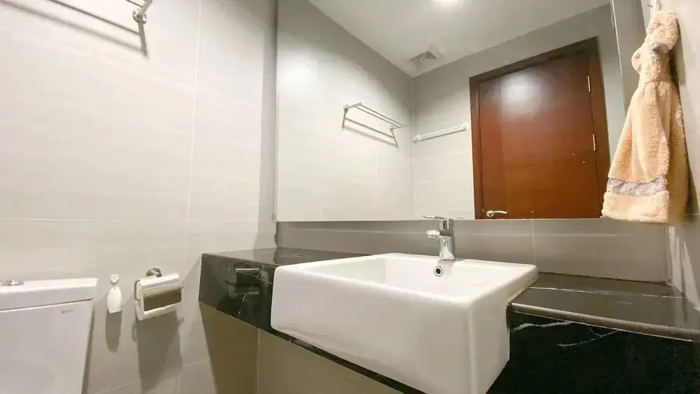 Джакарта: Modern Classic Studio At West Vista Apartment